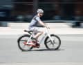 Wir konnten auch schon eine Runde mit dem Urban X drehen. Mit den Pedalen nicht nur zu beschleunigen, sondern auch zu bremsen, klappt überraschend gut.
