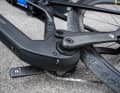You have to loosen a few screws, but then you can even pull the battery of the Fantic Rampage downwards out of the down tube.