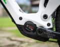 Der Bosch SX liefert bis zu 55 Newtonmeter und satte 600 Watt Spitzenleistung. Allerdings nur für kurze Zwischensprints. Sonst fällt die Leistung mit 400 Watt und 40 Newtonmeter moderater aus.