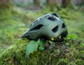 The shell of the Rail is pulled down particularly low at the temples and the back of the head. This makes the lightweight helmet ideal for difficult terrain.