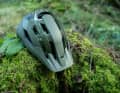 The wide, central bar offers plenty of space for a light or helmet camera and should also play a role in terms of protection.