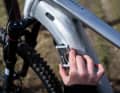 Wie bei den teureren Giant-Modellen wird der Akku mit einer Torx-Schraube fixiert. Eine Drehmoment-Grenze verhindert, dass der Akku zu stark festgezogen wird.