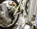 We measured all drives on a roller test bench in the PT Labs test laboratory. The comprehensive laboratory analysis supplements our practical experience and tests with objectively comparable data.