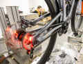 We measured all drives on a roller test bench in the PT Labs test laboratory. The comprehensive laboratory analysis supplements our practical experience and tests with objectively comparable data.