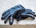 The all-rounder: The Resistance Enduro is neither super airy nor insulated, but is therefore suitable for many situations. The weight of 50 grams is inconspicuous.
