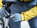 Stylishly finished, but also quite expensive at 70 euros: the POC Resistance Enduro Adjustable Glove.
