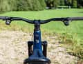 Sieht so das cleanste E-MTB-Cockpit der Branche aus? Zumindest könnten die beiden kabellosen Pods des Sram Eagle Powertrain auch an einem unmotorisierten Mountainbike verbaut sein, für Schaltung und Teleskopstütze.