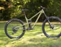 Thanks to the direct-to-consumer concept, the Propain Enduro carries the licence to shoot cheaply.