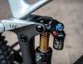 The rear suspension offers 160 millimetres of travel.