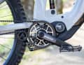 MGU E1.12 is the name of the motor-gearbox unit from Pinion that simultaneously provides thrust and gear changes in the Simplon Rapcon Pmax Pinion. The integrated gearbox delivers 12 gears with a bandwidth of 600 per cent.