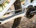 The chainstay protector on the Vitus E-Mythique LT has a large surface area and effectively dampens chain slaps.