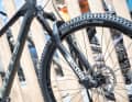 Das neue Bulls Copperhead Carbon wird von einer Rockshox Judy Gold angeführt.
