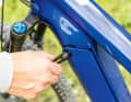 Flyer: The rear axle tensioner on the Uproc also serves as an Allen key and Torx spanner and fits most screw connections on the bike. The Allen key can also be used to loosen the 750 Wh battery and remove it and its cover from the side. Practical, but heavy at 4789 grams.
