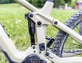 In terms of downhill performance, the Simplon could actually do with a shock with a reservoir. Nevertheless, this leaves plenty of room in the frame for a water bottle, the optional range extender or even a dual battery system.