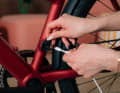 You can use it to charge your e-bike with a powerful USB-C charger with up to 140 W. Such chargers can also be used for laptops or smartphones and are therefore not included in the scope of delivery.