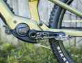 With a weight of two kilos, Bosch's Performance SX is fully in the light class. At a high cadence, however, it pushes really hard and then has more power than other light motors. That's what makes it feel so lively.