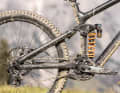 Despite the high-pivot hype, the Atherton proves that a potent and comfortable chassis is also possible without a raised pivot point.