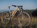 Das Auguste Causse Toujours Trailbike verbirgt gleich zwei Intend-Dämpfer und ist als Abenteuer-Bike konzipiert.