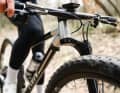 Um die Front an ihrem 32 Zoll Prototypen Hardtail niedrig zu halten, setzt AVN auf ein kurzes Steuerrohr.