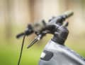Flop: Cable routing! Many modern E-MTBs rely on cable routing through the headset. This provides a clean look, but makes maintenance work, which is already difficult, much more time-consuming.