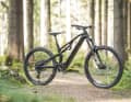 The Conway Ryvon LT 4.0 offers plenty of suspension travel and at 20.7 kg is still significantly lighter than classic power enduro bikes. The perfect recipe for downhill fun?