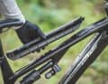 Clever: When charging, you can simply "park" the battery cover magnetically on the top tube.