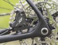 The Shimano XT equipment of the Cube hardtail also includes hydraulic disc brakes with flatmount mounting standard.