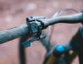 The display can be controlled via the compact handlebar remote