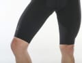 Le bas des jambes est long par rapport aux autres modèles. Le matériau doit assurer une légère compression sur l'ensemble de la cuisse.