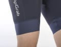Les bas de jambes attachés sont un peu old school, mais ils ne sont pas inconfortables pour autant.