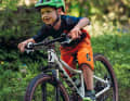 Geometrien nach dem 29er-Prinzip ermöglichen Kids schon früh den Umstieg auf größere Laufräder. Das erhöht die Fahrsicherheit und verbessert das Überrollverhalten im Gelände.