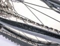 No frame protection: Most of the bikes in our test group have no or only inadequate protectors on the chainstay. The first off-road use results in unsightly paint damage, as on the Giant.