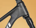 Thanks to optimised blended carbon, the frame of the Propain Tyee is light for an enduro bike.