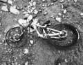 Scrapped: The Scott Gambler has been ravaged by kinetic energy. The front wheel couldn't withstand the impact - no wonder! Vincent remained unharmed - a miracle!