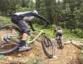 Test work in the Oberammergau bike park. Rapid downhills are on the programme for the two test riders as well as jumps.