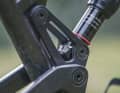 The damper stroke theoretically allows 145 millimetres of travel. In practice, however, less can be utilised due to the strong progression.