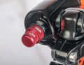 Only the Fox with Grip2 cartridge offers speed-dependent high and low-speed rebound adjustment. Practical: A recommendation on the air pressure table makes setup easier.