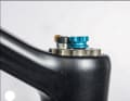 The knobs on the Formula Selva R are very small. In addition, the blue compression knob on our fork was a bit of a mess.
