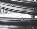 Using an aluminium rim (above) and a carbon rim, we compared the damage pattern at the same wear intensity.