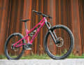 Nicolai has reached deep into the box of luxury components for this custom model: In addition to the special paintwork, there is a Hope wheelset, EXT suspension and Trickstuff brakes - it doesn't get much more exclusive than that. And it couldn't be more expensive: 11,799 euros.