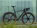 Noch kein 32-Zöller: Das The Cockpit steht auch dem hauseigenen Gravelbike Bike Ahead The Superfast ausgezeichnet.