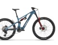 The ultimate riding experience: with 180 millimetres of suspension travel at the front and rear, the Whyte Karve Evo RSX is uncompromisingly designed for demanding trail and enduro riding. Its high-quality spec includes a top-of-the-range RockShox suspension system, an SRAM drivetrain and a hybrid frame featuring a carbon main frame and aluminium rear triangle. The price for the top-of-the-range model is 8,737 euros.