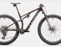 Wer die aktuellen XC-Weltcup-Ergebnisse durchstöbert, bekommt schnell den Eindruck: Das Specialized Epic muss das schnellste Race-Fully der Welt sein. Mit Martin Vidaurre, Victor Koretzky und Christopher Blevins stellt die US-Marke allein bei den Männern gleich drei Fahrer in den Top 5 der Weltrangliste. Hier geht´s zum Test!