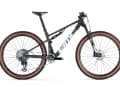 Das BMC Fourstroke 01 ist eines der innovativsten XC-Rennmaschinen am Markt. Warum? Die hauseigene Autodrop-Sattelstütze sitzt elegant im Sitzrohr integriert und fährt per Knopfdruck ein und aus und lässt sich in allen Rahmengrößen bis auf die Sitzrohrkante absenken. Das gibt´s sonst bei keinem anderen Hersteller in Serie. Gewicht: je nach Ausstattung, zwischen  10,7 bis 11,4 kg.