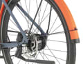 Orange mudguards are the trademark of all "257s", regardless of model or colour. Less conspicuous: the large 180 mm brake discs.