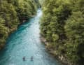 „Be like water“, forderte Kampfphilosoph Bruce Lee. Als Kajak-Abenteurer kommt man dem Ideal sehr nah