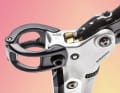 Im Zentrum des Updates steht der überarbeitete SwingLink-Hebel (in gold). Dabei handelt es sich um einen Umlenkhebel, der die Kraft vom Bremshebel auf den Geberkolben überträgt. Sram hat die Geometrie zu Gunsten eines geringeren Losbrechmoments optimiert.