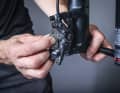 2 Remove the brake pads: The old brake pads are now free and you can remove them. Simply press the pads together from both sides and remove them from the rear of the brake calliper.