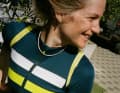 Die berühmten Rapha-Streifen dürfen nicht fehlen. Neben der hier gezeigten Farb-Kombination gibt es auch weitere, weniger auffällige Farben