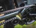 Belt instead of chain! Most manufacturers use the motor-gear unit with a belt. Quiet and low-maintenance. The solid chain tensioner sits directly behind the belt pulley.